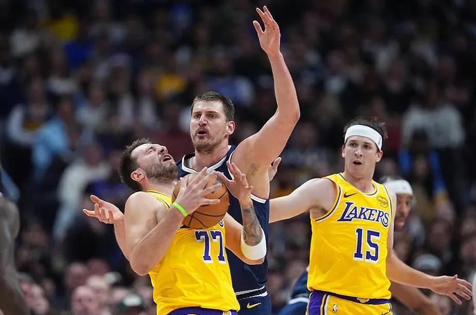 世界杯app下载-绝平+绝杀！湖人127-125力克掘金，看数据：他才是头号功臣！